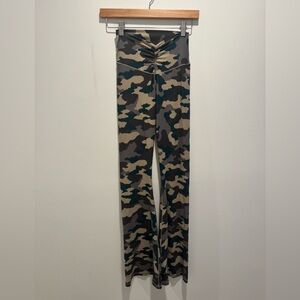 Offline by Aerie hi-rise flare ruched camouflage leggings M Long